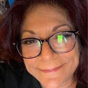 Meet your Posher, Della